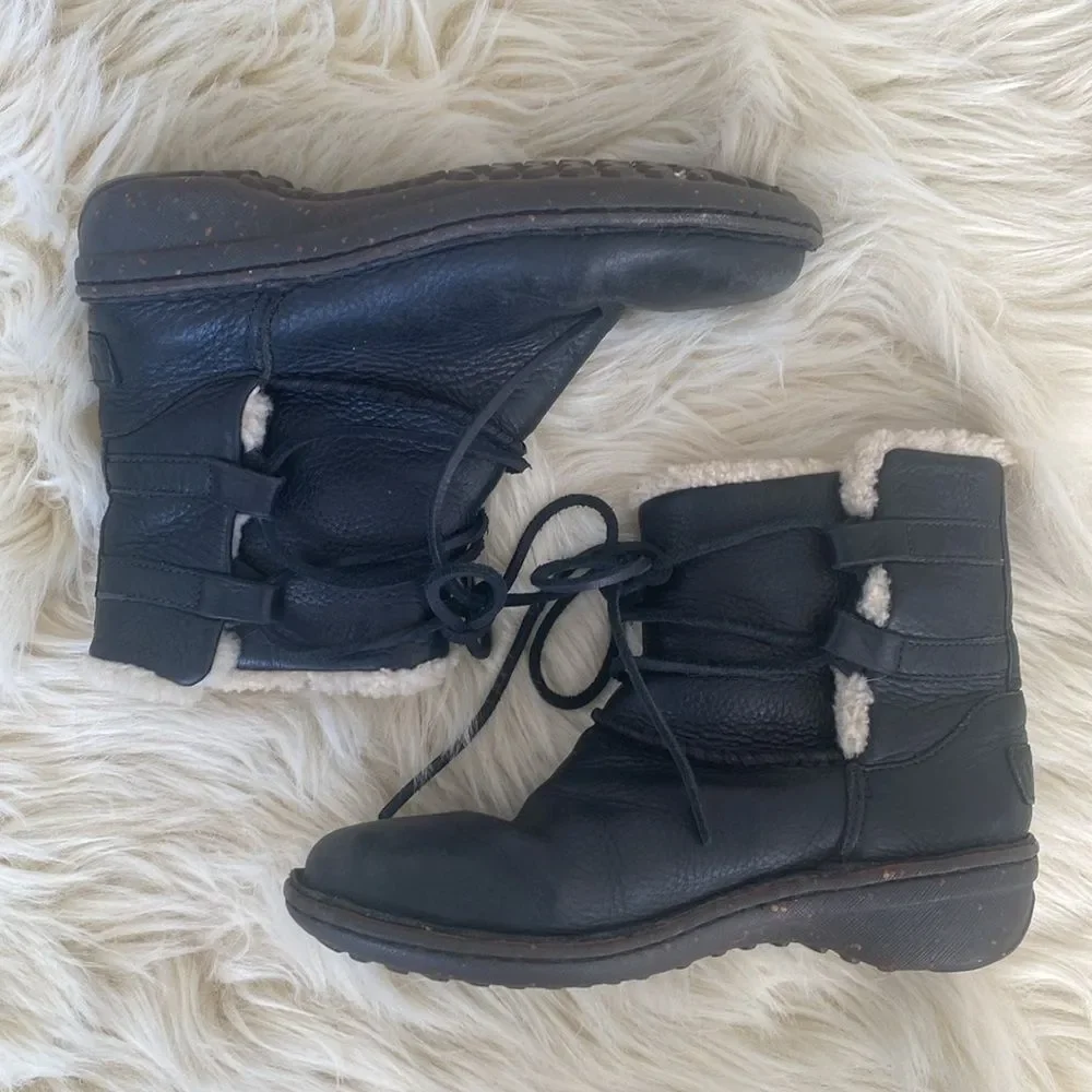 UGG Caspia Black Leather Ankle Winter Boots sz 6 Outdoor Gorpcore Snow Ski NWOT